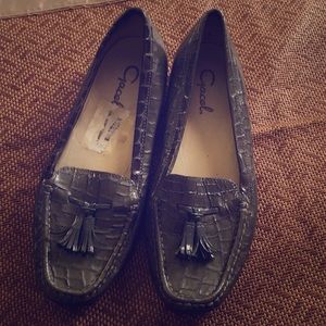 Vegan croc gray tasseled loafers